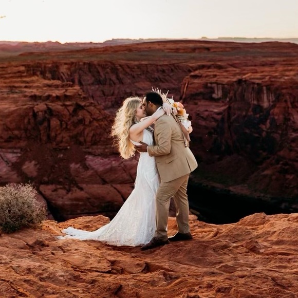 ❗️SALE❗️Rue de Seine Dallas western fringe bohemian Stevie lace wedding dress - Picture 5 of 16